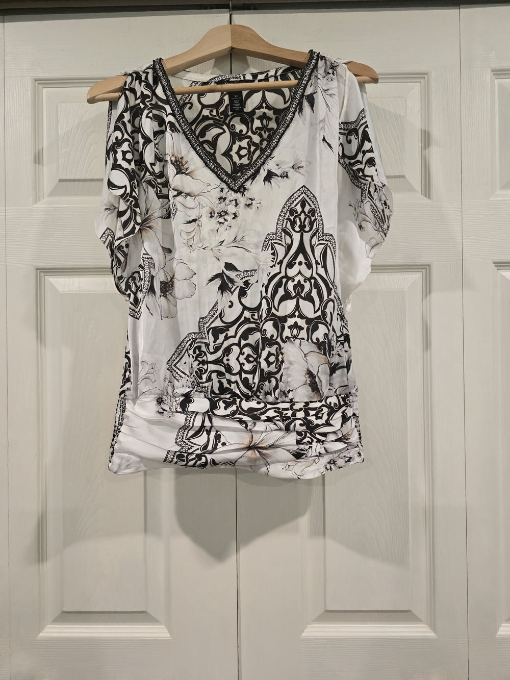 White House Black Market Printed V-Neck Blouse